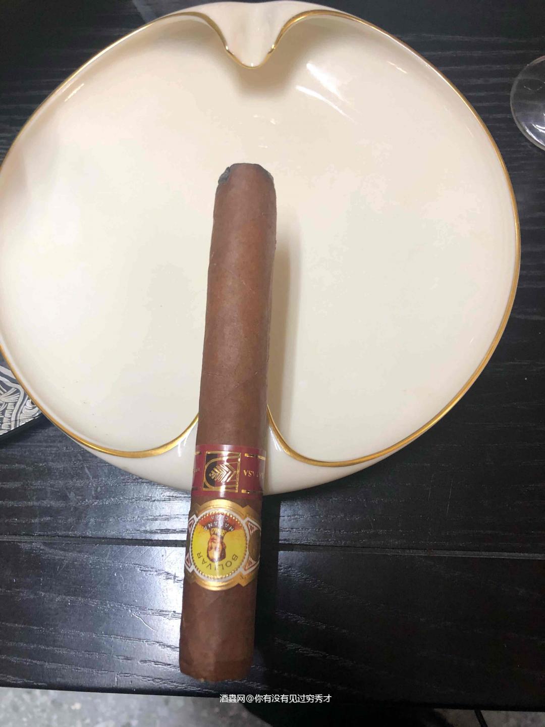 慕赫25年<p class='p'/>酒体清澈，暗金色，<p class='p'/>闻香：薄荷、青草、烟熏、烟丝…