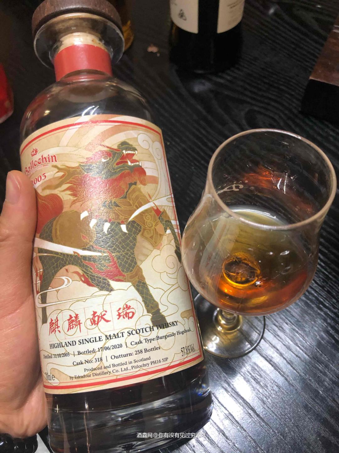 酒虫布纳哈本单桶11年<p class='p'/>油脂、蜂蜜、喝起来热带水果果汁感非常…