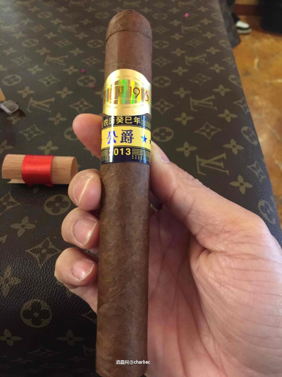 黄鹤一去不复返 白云千载空悠悠