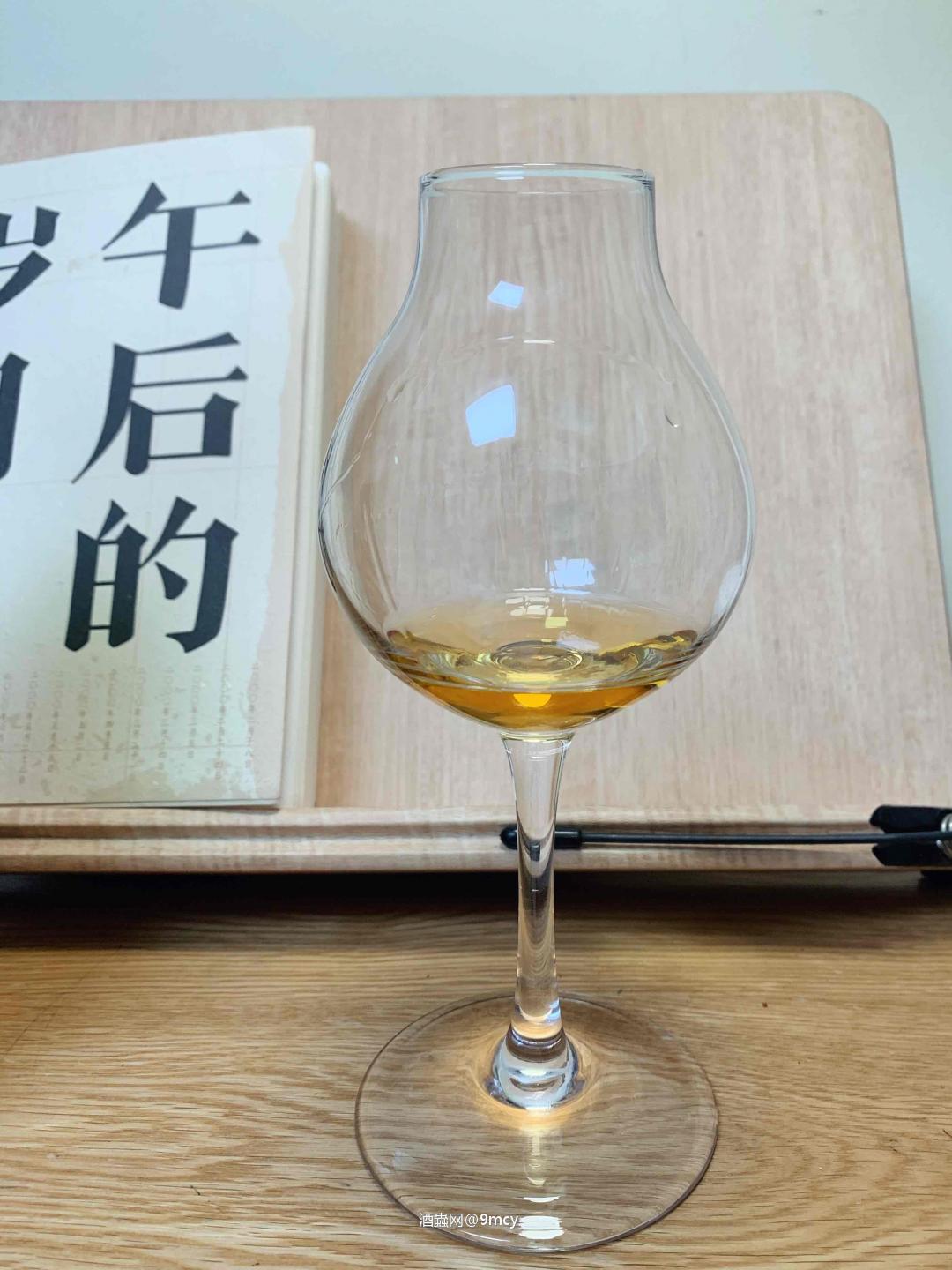 爱尔兰威士忌特有的三次蒸馏，加上桶陈过精酿啤酒ipa的橡木桶…