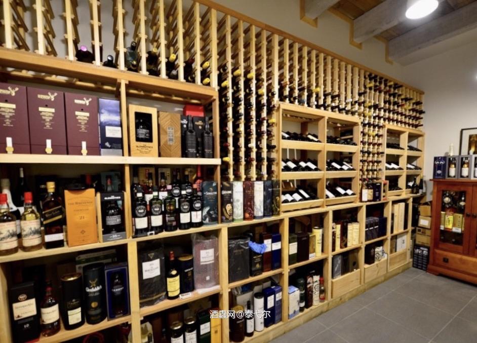 失眠了，如果睡醒有个这样的酒柜就好了<img src='https://sdata.whiskyworm.com/xcxpics/emoji_14.png' class='emoji' /><img src='https://sdata.whiskyworm.com/xcxpics/emoji_14.png' class='emoji' />