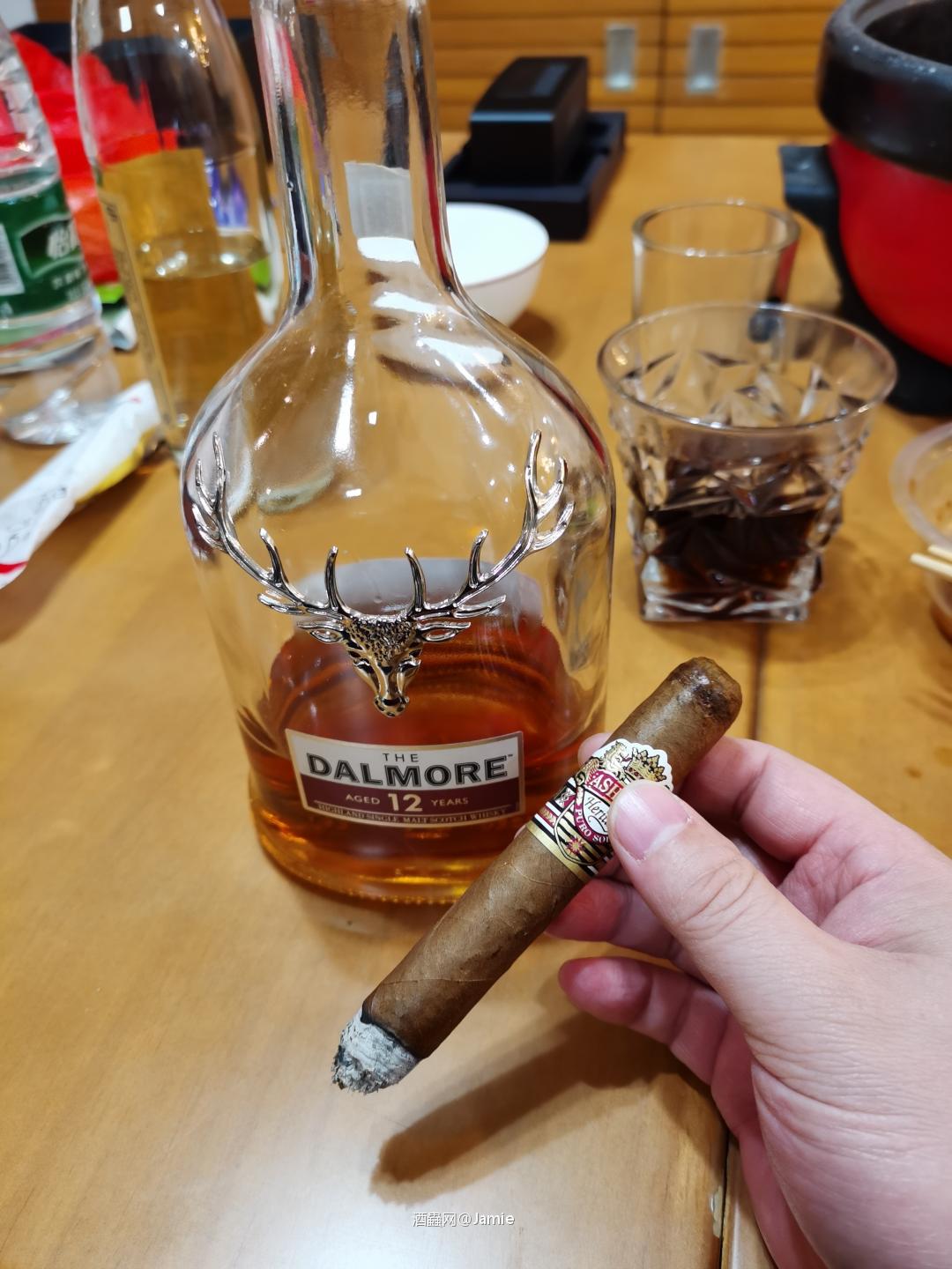 <p class='p'/>达摩跟雪茄真的很配<img src='https://sdata.whiskyworm.com/xcxpics/emoji_29.png' class='emoji' /><img src='https://sdata.whiskyworm.com/xcxpics/emoji_29.png' class='emoji' /><img src='https://sdata.whiskyworm.com/xcxpics/emoji_29.png' class='emoji' /><p class='p'/>