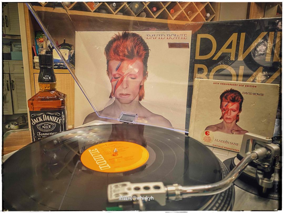 也许用杰克丹尼NO.7纪念最摇滚！