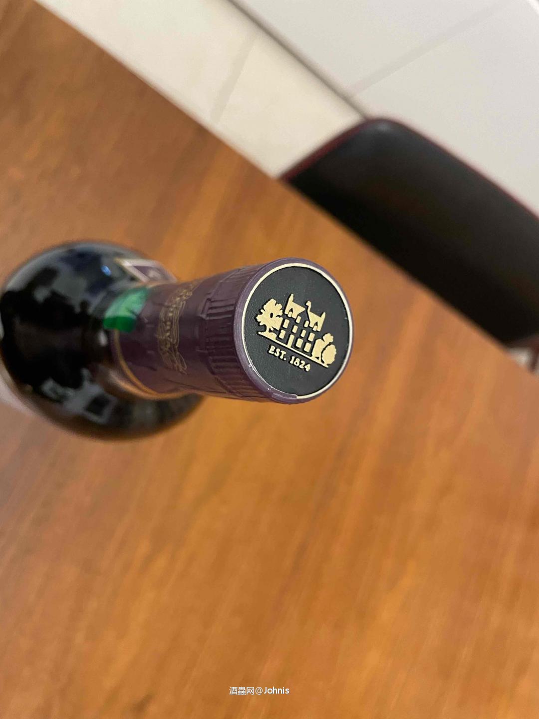 以前人说酒虫做法问题我还不太信，今天长见识了，出了问题先拖时间不理，然后瑕疵上故意遮掩，出了问题又闪躲，最后让客户去向快递说谎，这些客服都什么价值观，客服这样公司得是什么样？算了反正自己喝无所谓，以后不在你酒虫买酒就是