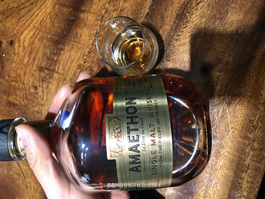 法国阿玛顿干邑桶过桶单一麦<p class='p'/>酒体清澈，淡金色44.5%<p class='p'/>闻香…