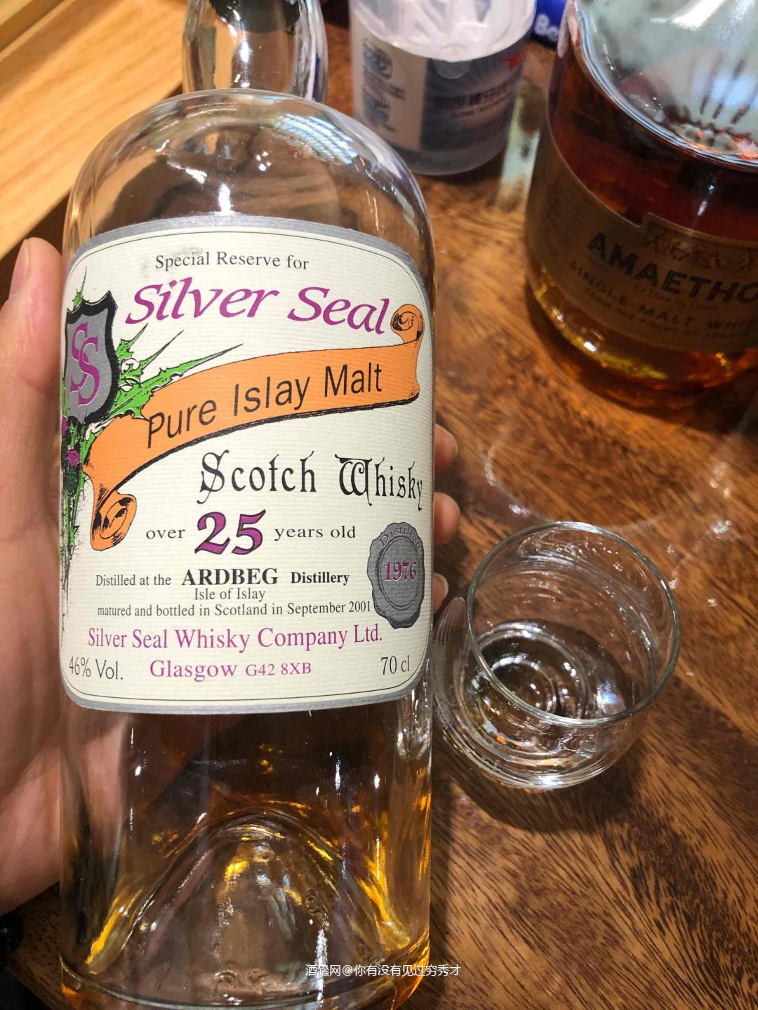 法国阿玛顿干邑桶过桶单一麦<p class='p'/>酒体清澈，淡金色44.5%<p class='p'/>闻香…