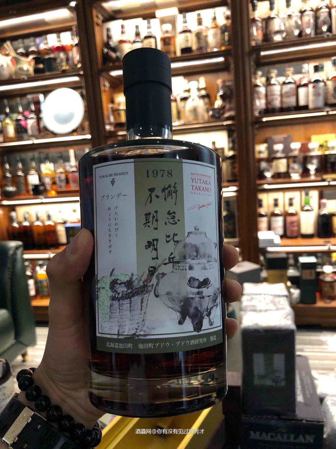 法国阿玛顿干邑桶过桶单一麦<p class='p'/>酒体清澈，淡金色44.5%<p class='p'/>闻香…