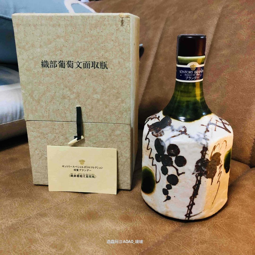 三得利 白兰地 值得收藏么？ 感觉这做工讲究啊～<img src='https://sdata.whiskyworm.com/xcxpics/emoji_30.png' class='emoji' />