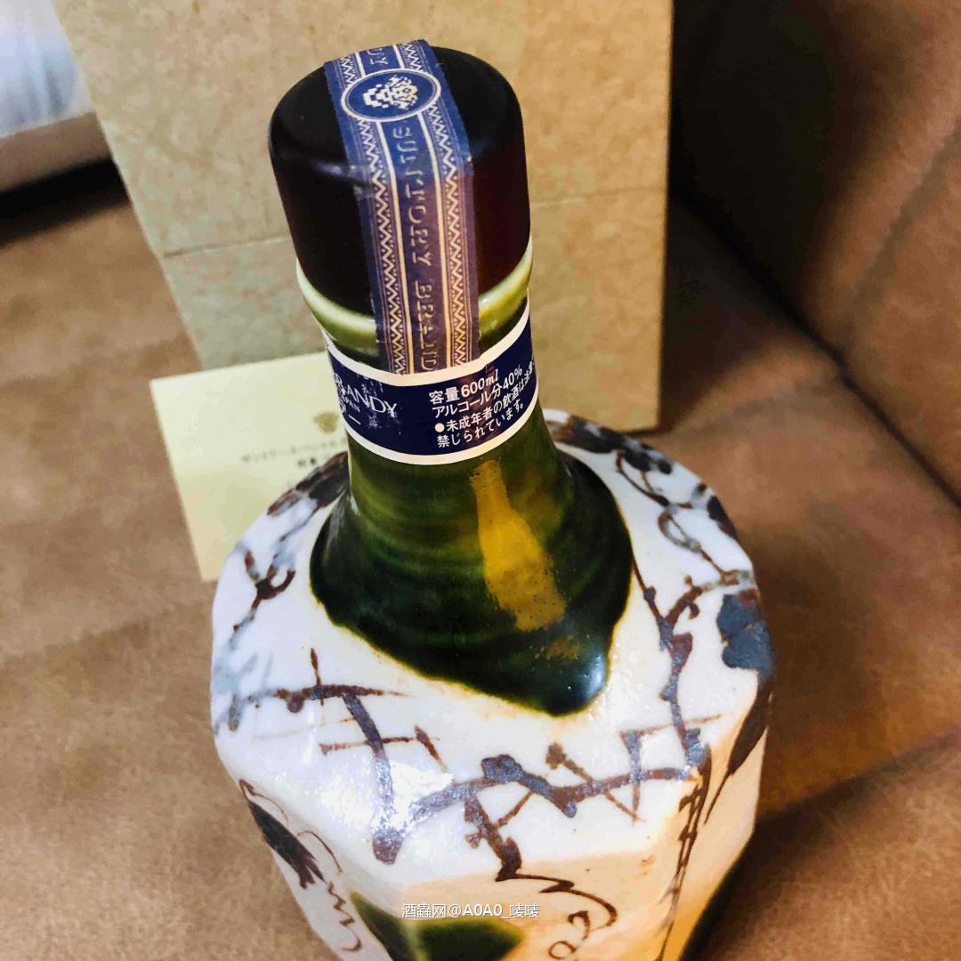 三得利 白兰地 值得收藏么？ 感觉这做工讲究啊～<img src='https://sdata.whiskyworm.com/xcxpics/emoji_30.png' class='emoji' />