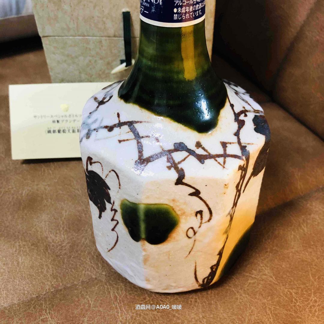 三得利 白兰地 值得收藏么？ 感觉这做工讲究啊～<img src='https://sdata.whiskyworm.com/xcxpics/emoji_30.png' class='emoji' />