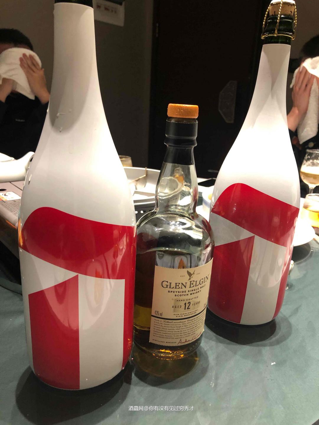 小年夜<p class='p'/>人间烟火味<p class='p'/>年味渐浓时<p class='p'/>过去无畏，今后无惧<p class='p'/>往事不记…