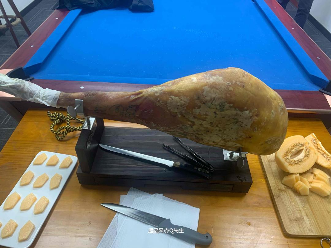 今晚做刀手!!!!!各位,切的可以不!几年不碰刀了!危险动作,请勿模仿!