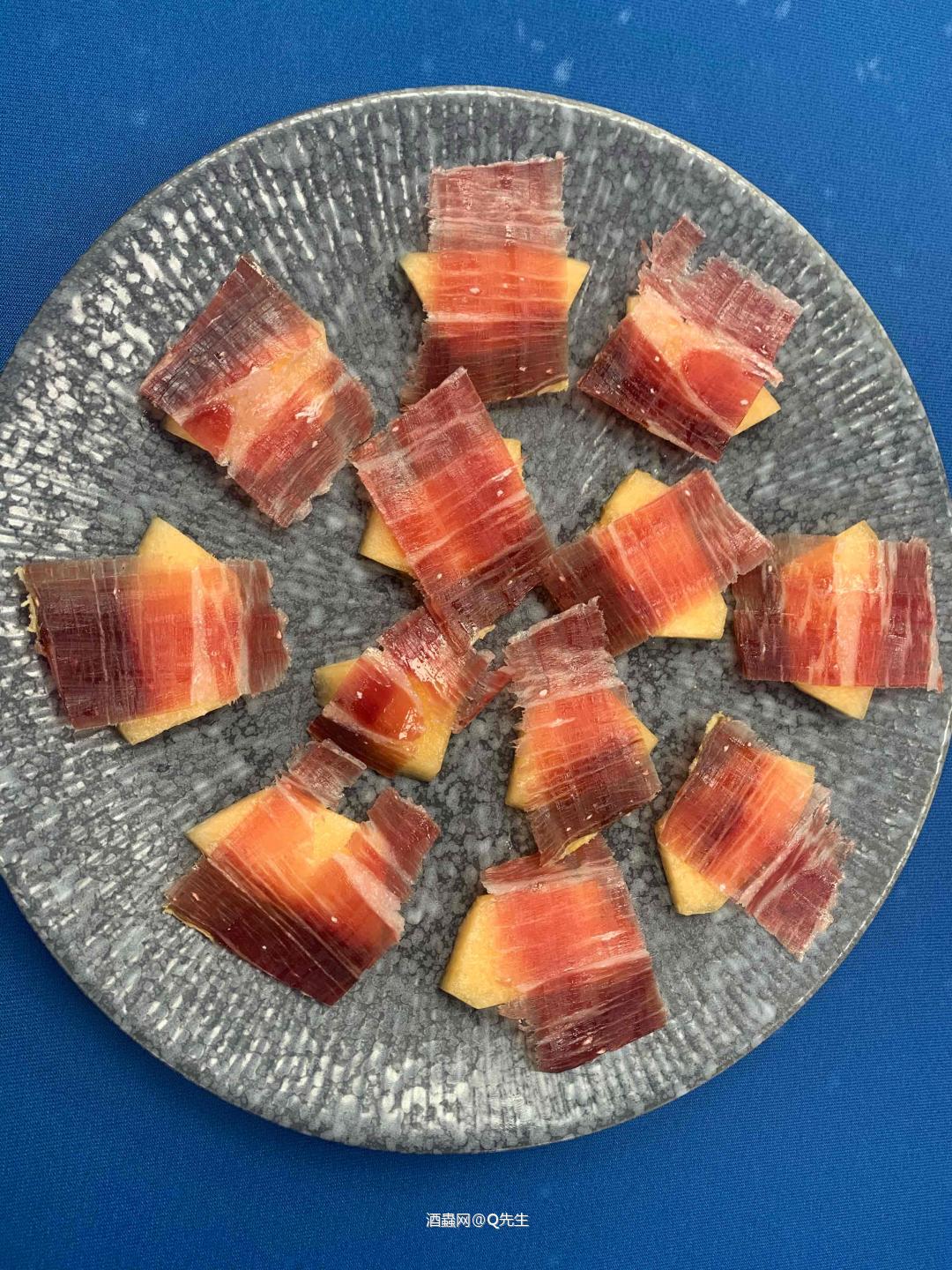 今晚做刀手！！！！！各位，切的可以不！几年不碰刀了！危险动作，请勿模仿！