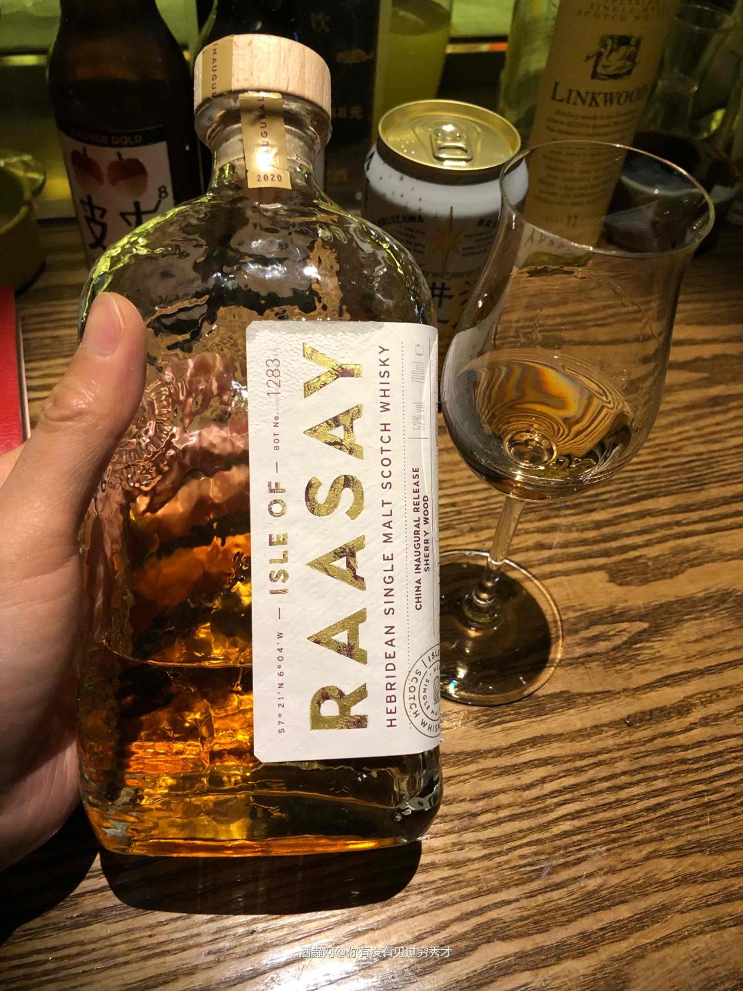 限量1800，52%，<p class='p'/>酒体清澈，暗金色，<p class='p'/>闻香：泥煤、清油…