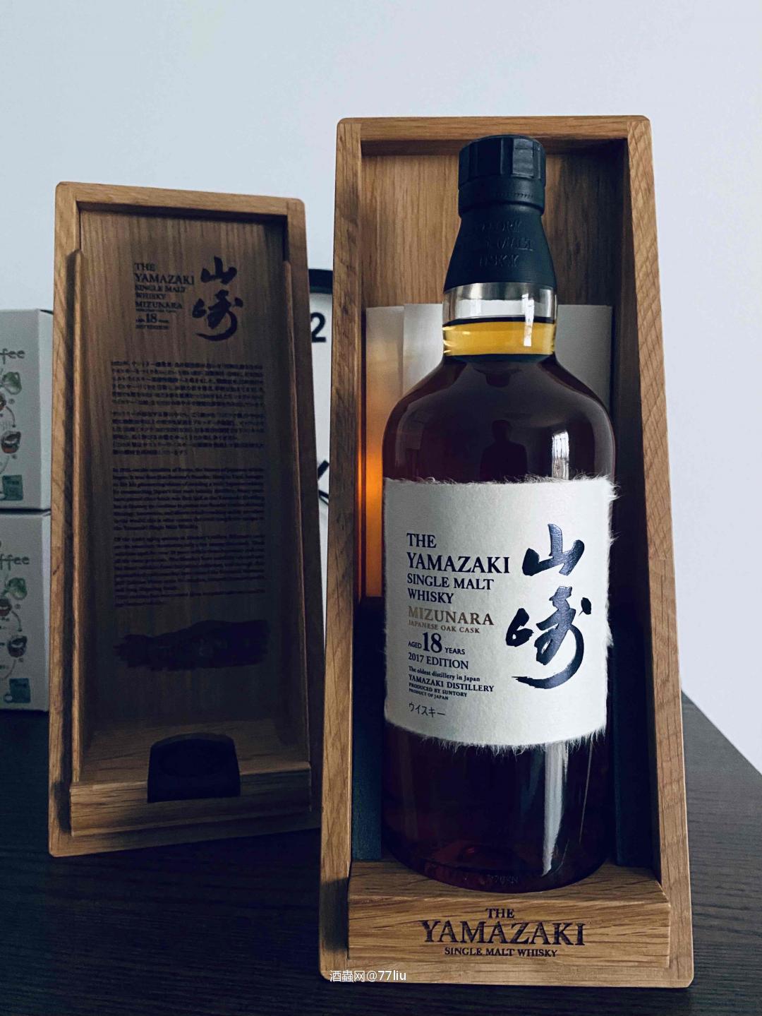 以前买是因为这个包装，真的很精致，还有酒标的绵纸。最近好多威士忌起飞了，看拍卖就知道，特别云顶，这个也算飞了，帮朋友淘宝京东问了一轮，基本没货，其实应该就是不卖。 翻出来再欣赏一下。