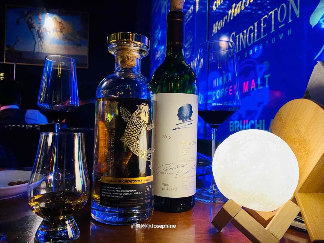 今晚这个30年喝着不算肉疼～欧肯特轩30年。