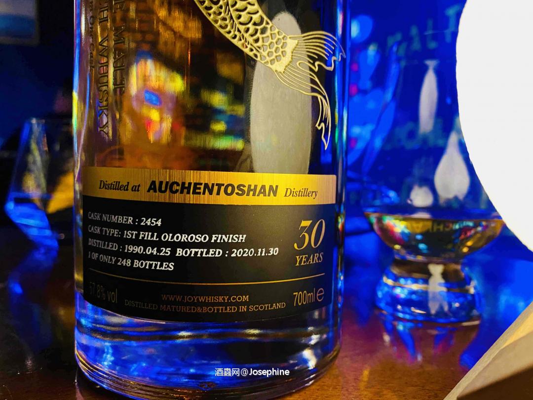 今晚这个30年喝着不算肉疼～欧肯特轩30年。