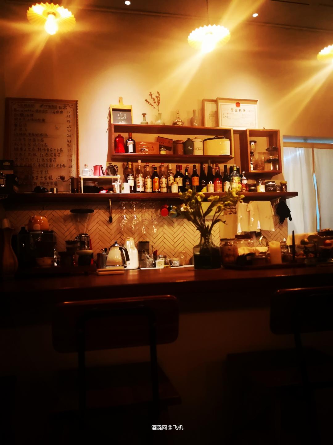 威小聚，慢饮出高兴。