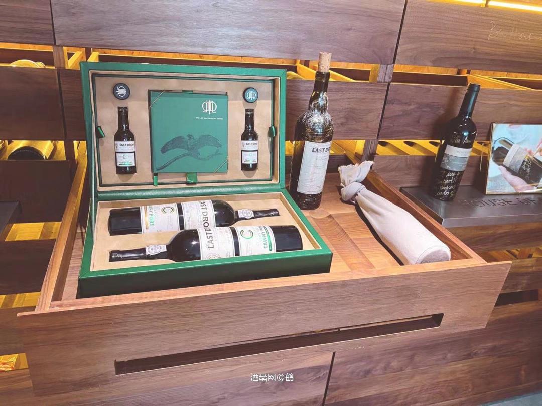 老板是Last Drop铁粉