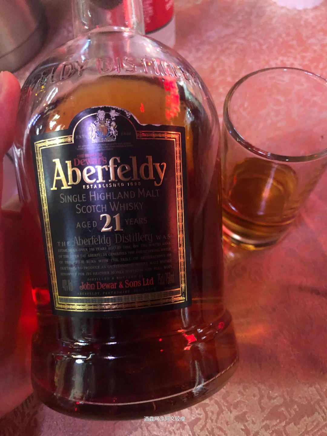 艾伯笛21年<p class='p'/>酒体清澈,琥珀色,<p class='p'/>闻香:烟熏、果脯干、蜂蜜、…