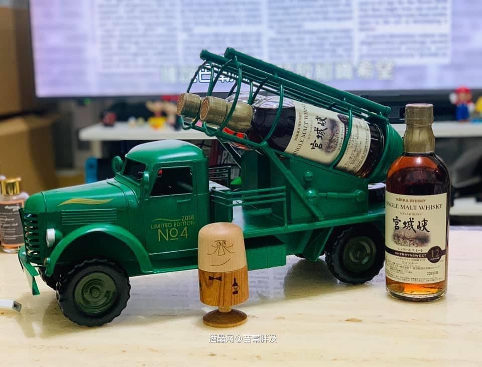 突然发现我也有火箭车，可以飞高高吗？