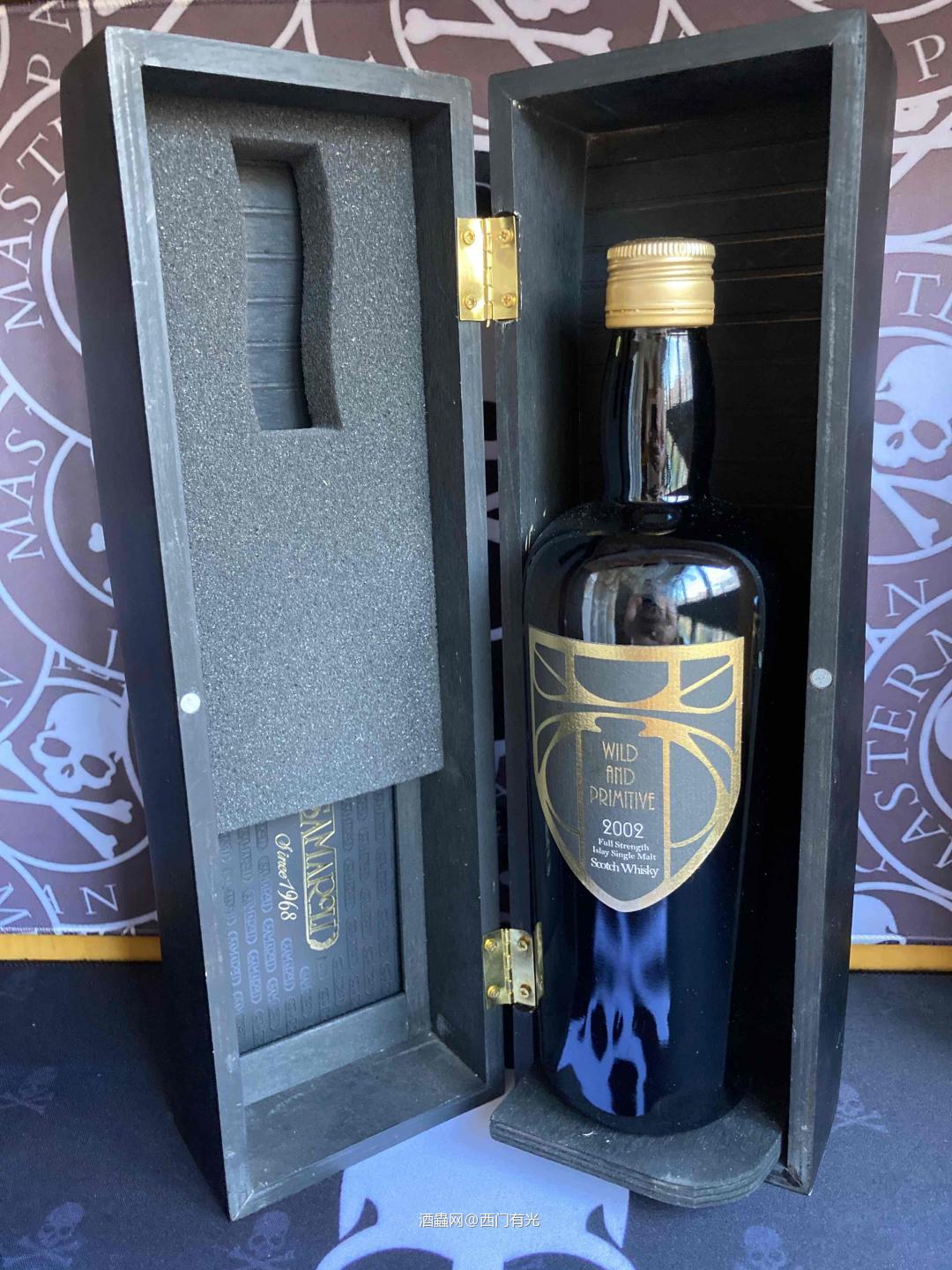 黑金配色<img src='https://sdata.whiskyworm.com/xcxpics/emoji_1.png' class='emoji' />