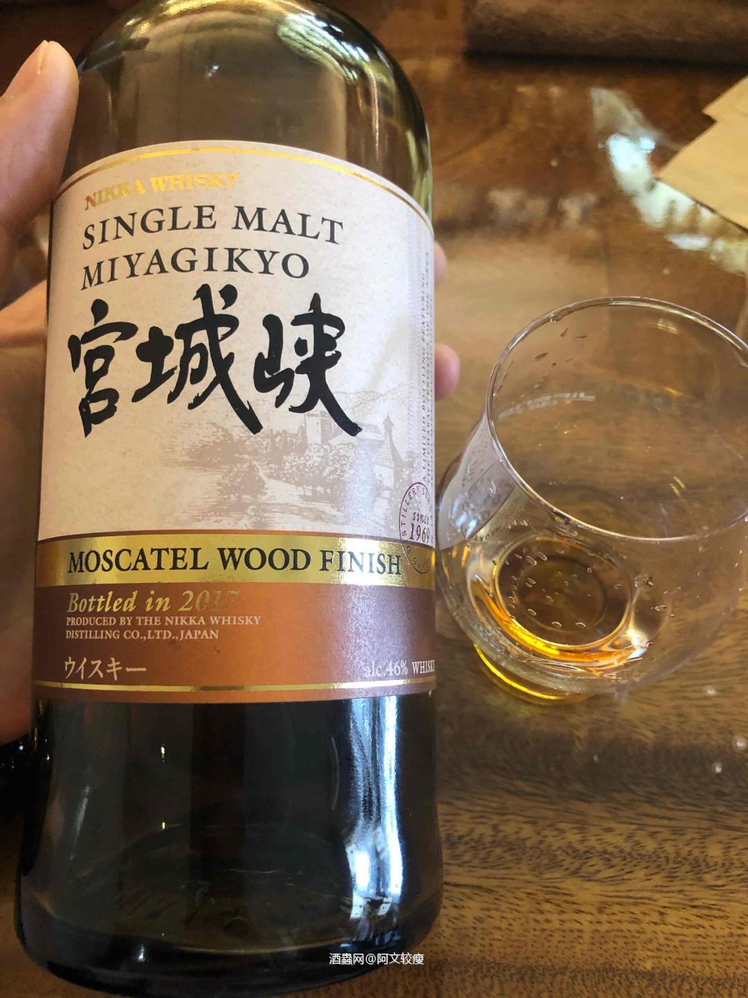 宫城峡 莫斯卡托桶<p class='p'/>酒体清澈，金黄色，<p class='p'/>闻香：烟熏、不太愉悦…