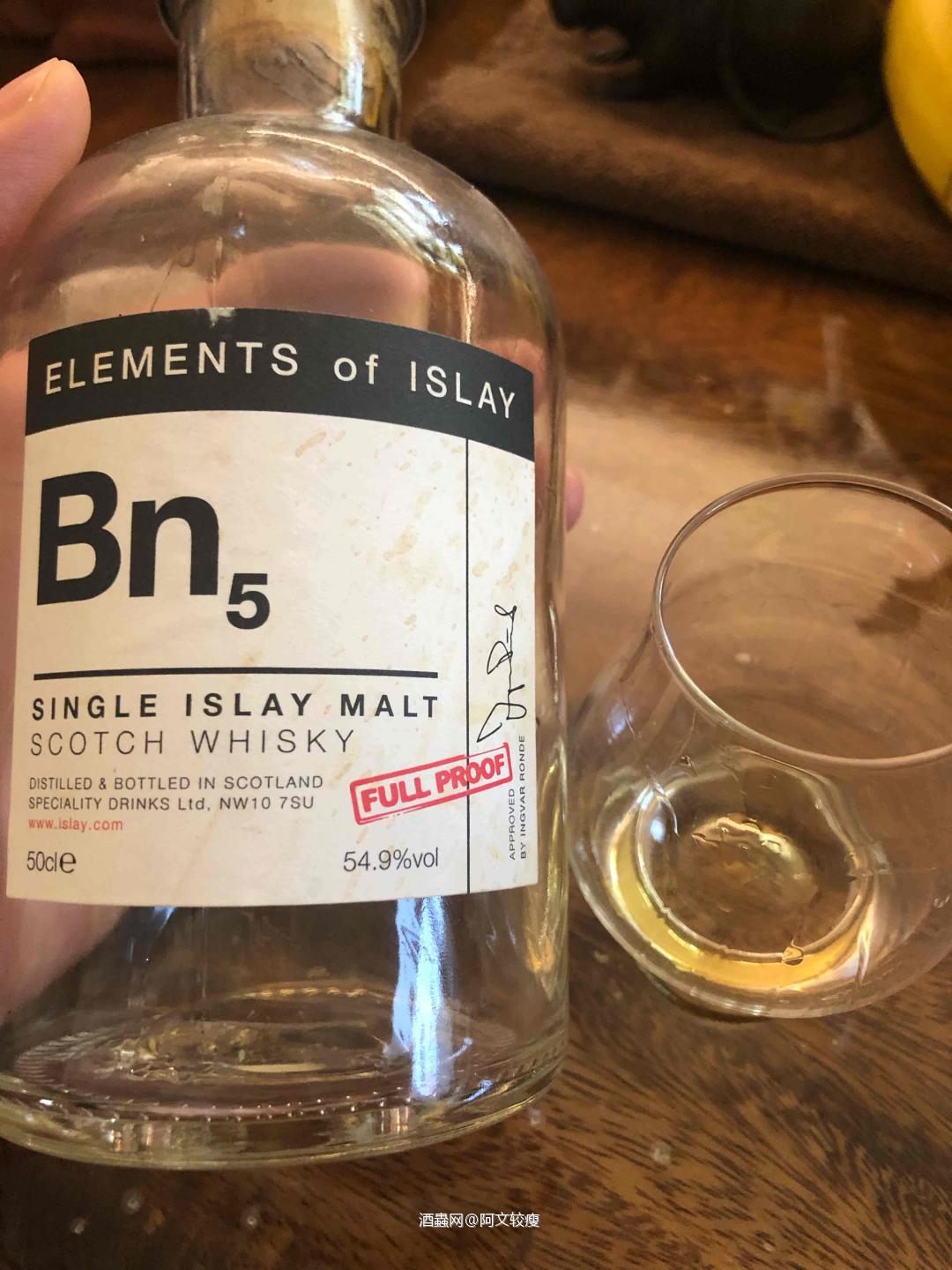 艾雷元素—布纳哈本<p class='p'/>酒体清澈，浅金色，有渣<p class='p'/>闻香：油脂、茉莉…