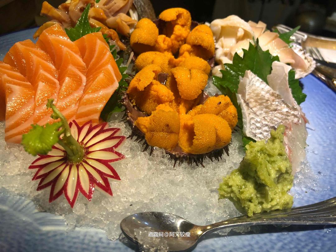 艾雷元素—布纳哈本<p class='p'/>酒体清澈，浅金色，有渣<p class='p'/>闻香：油脂、茉莉…