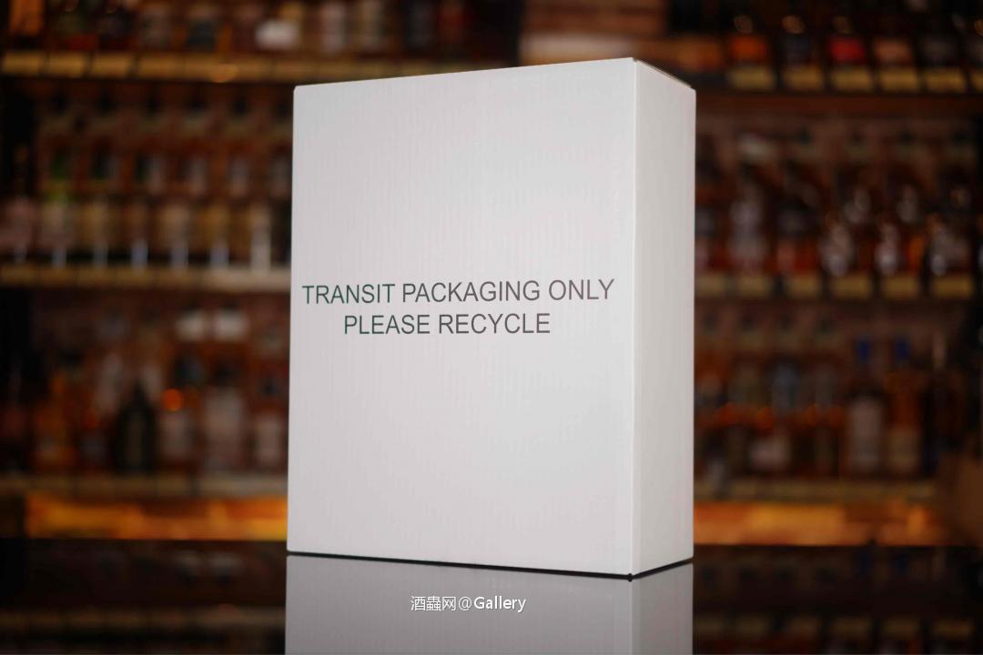 Sir Peter Blake 白色那卷拉開便是整幅畫的剪輯 挺有趣的一款~ 大師都88歲了應該也是嘔心瀝血之作了