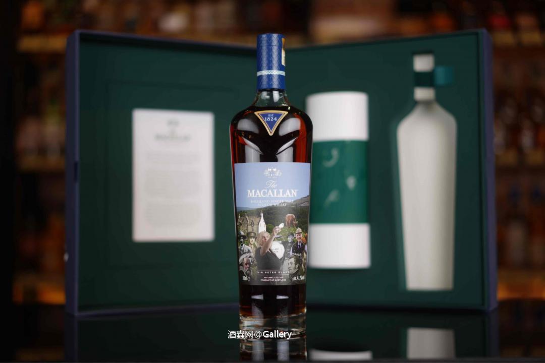 Sir Peter Blake 白色那卷拉開便是整幅畫的剪輯 挺有趣的一款～ 大師都88歲了應該也是嘔心瀝血之作了