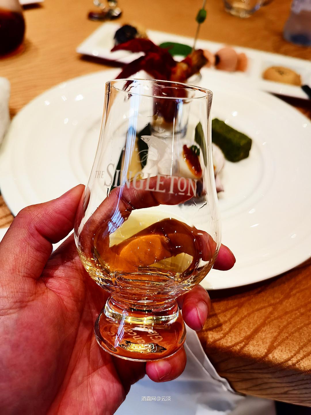 几个好友！一个愉快的夜晚<img src='https://sdata.whiskyworm.com/xcxpics/emoji_45.png' class='emoji' />