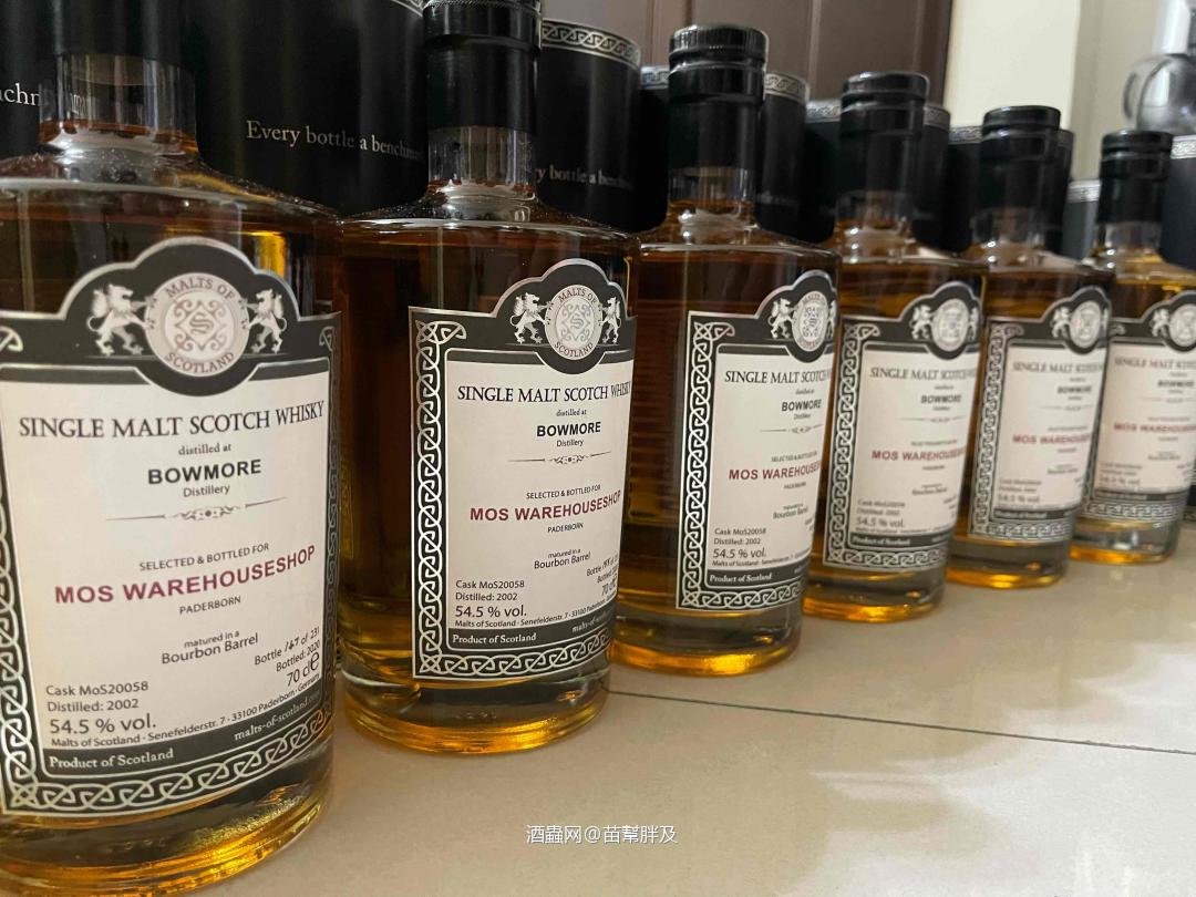 Mos warehouseshop 系列 店頭頂規。