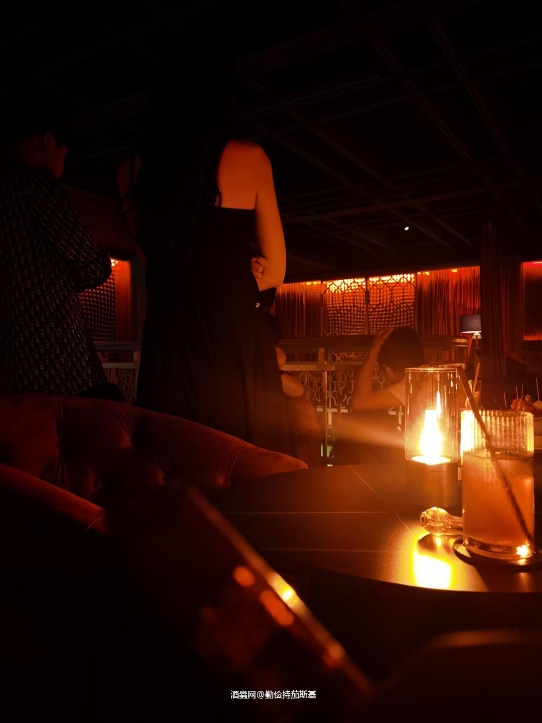 喝酒还是在酒吧香