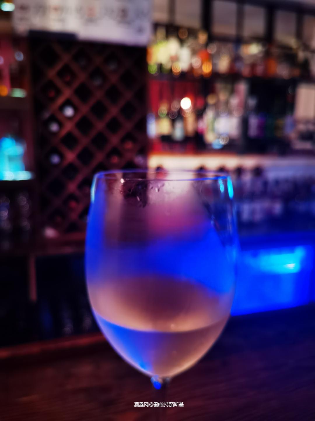 喝酒还是在酒吧香