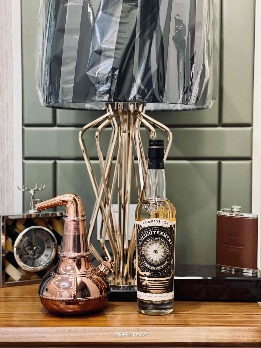 我家桌上有两瓶酒，一瓶是威士忌，另一瓶也是威士忌