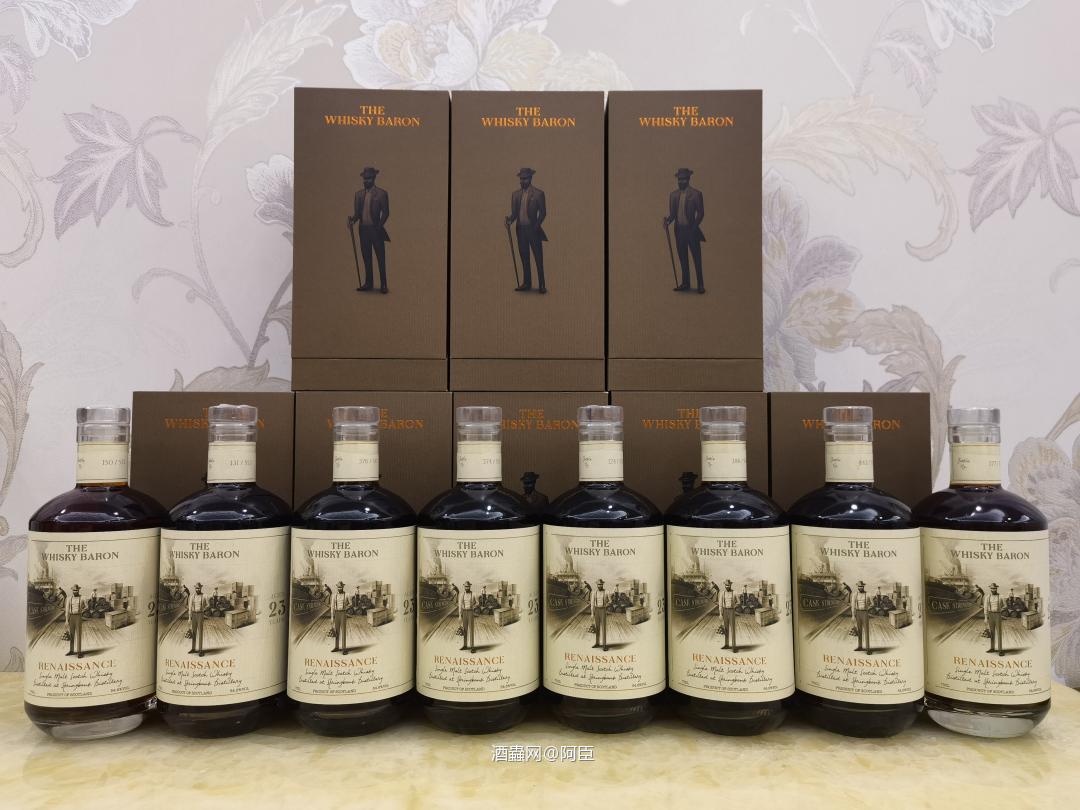 喜欢的酒，一支永远是不够的！ 云顶男爵23年，诱人的酱油色，酒体丰富有深度，但酒精感掩饰的很好，油脂感，蜡质感，乌梅，核桃，还有独特的香味，那种味道有点难以形容，但是很喜欢