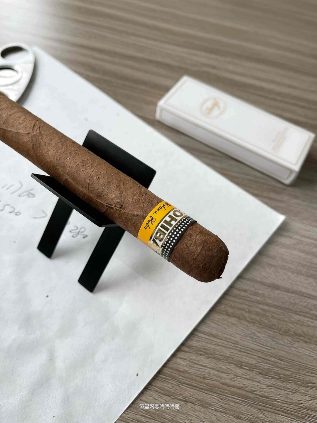 什么时候有钱买个像样的烟灰缸