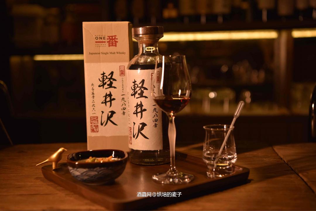 这么久了，还是该发发酒吧的照片吧<img src='https://sdata.whiskyworm.com/xcxpics/emoji_21.png' class='emoji' /><img src='https://sdata.whiskyworm.com/xcxpics/emoji_21.png' class='emoji' /> 好歹放进来这么多玩意