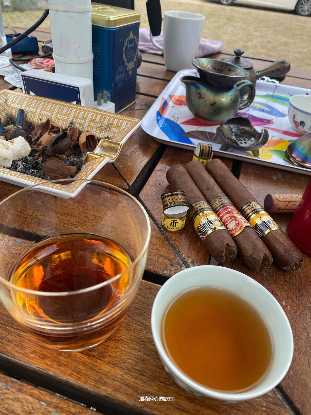 2021秋天的第一杯酒，有酒有茄，幸福到家！