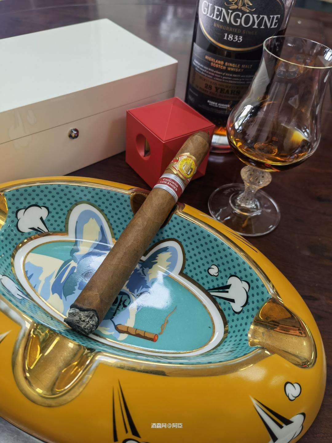 威士忌，雪茄，缺一不可