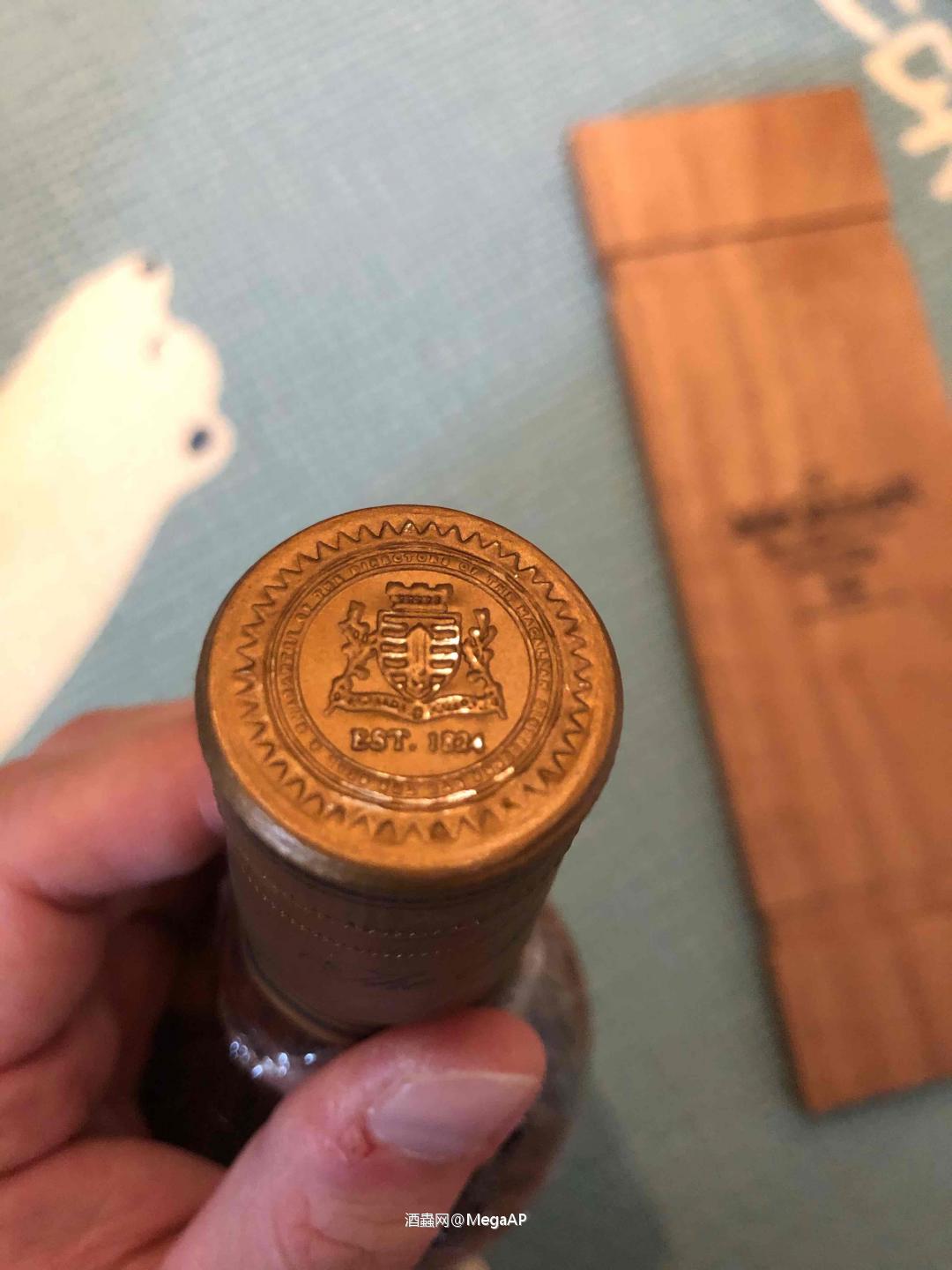 圆瓶老麦的酒标真心好看