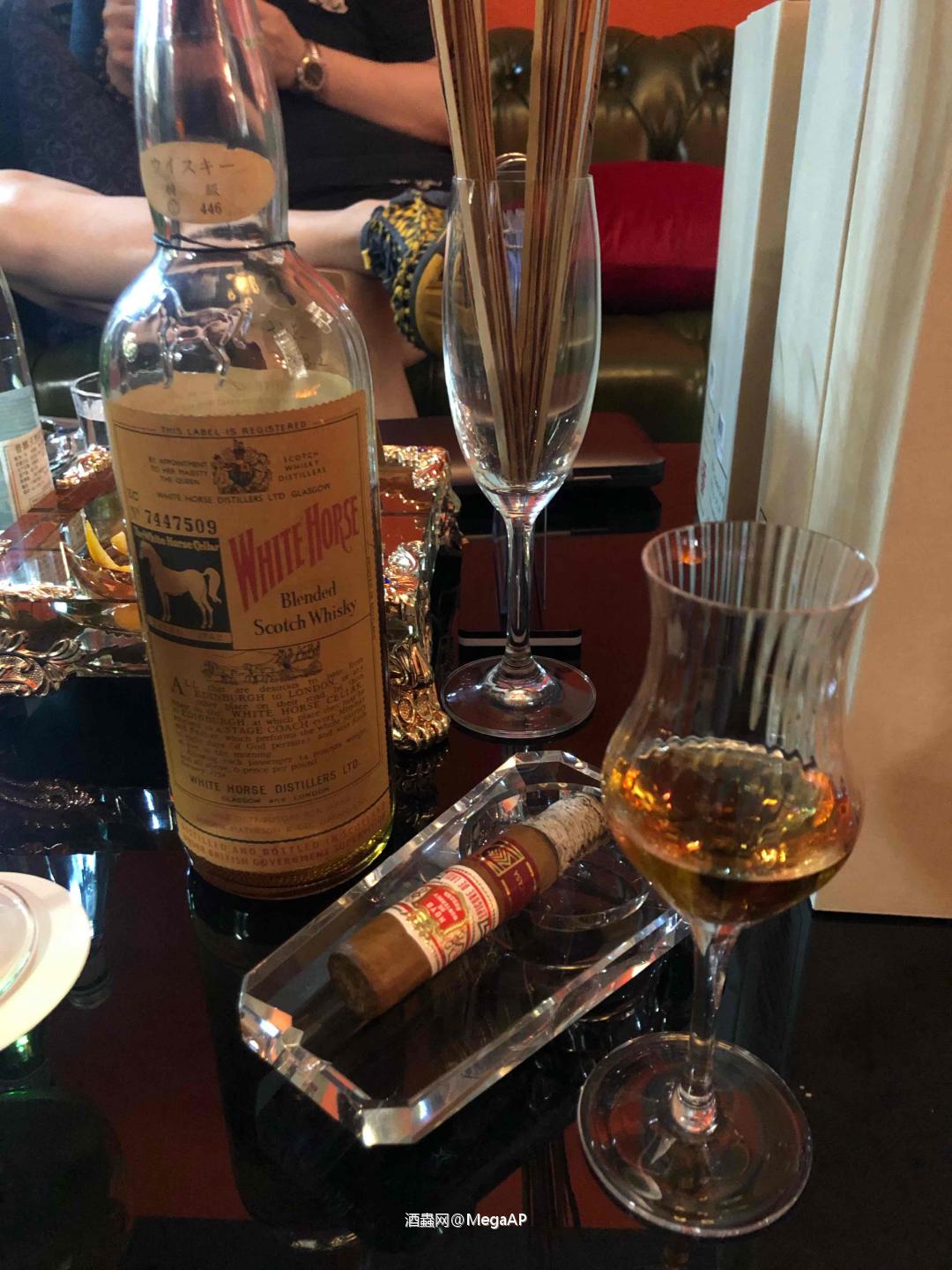 喝起来很舒服的一支老酒<p class='p'/><p class='p'/>温和的淡淡烟熏泥煤味，浓郁顺口的奶…