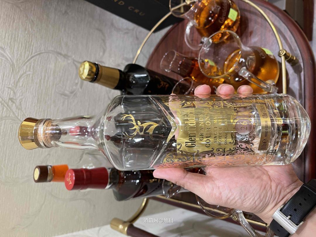 今晚品尝格兰菲迪璀璨珍藏26年系列干邑桶，口感确实不错！👍🏻🥃🥃