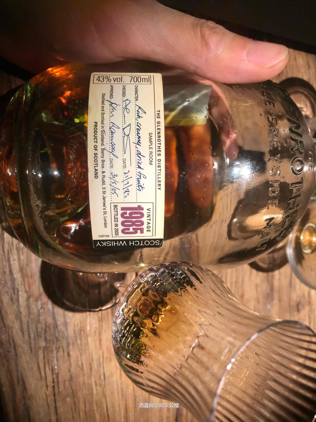 格兰露斯1985<p class='p'/>酒体清澈，琥珀色，43%<p class='p'/>闻香：梨子、香草…