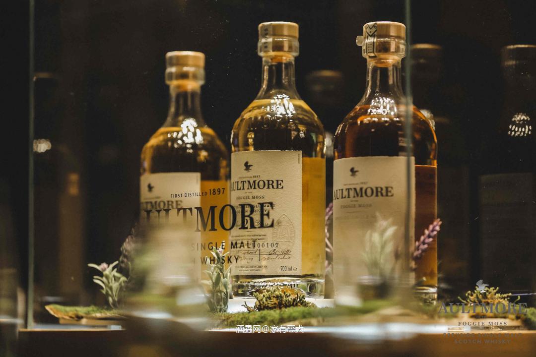 欧摩30年<p class='p'/>颜色:深酱油雪莉<p class='p'/>香气:一开始展现出些许谷物麦片…