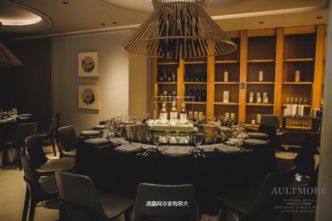 欧摩30年<p class='p'/>颜色:深酱油雪莉<p class='p'/>香气:一开始展现出些许谷物麦片…