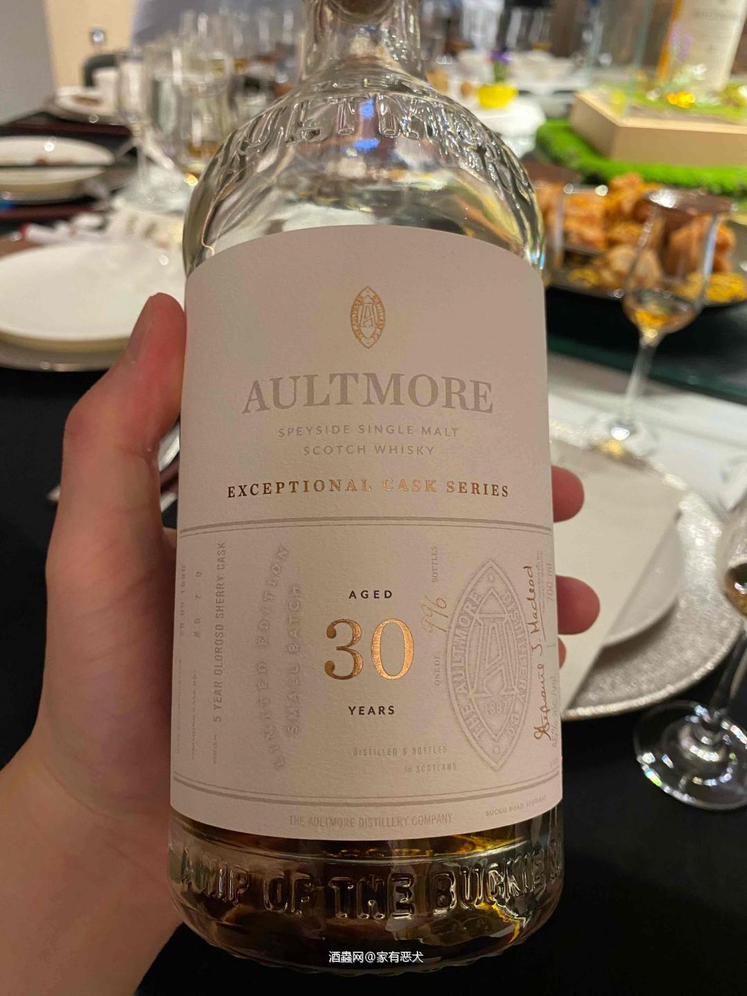 欧摩30年<p class='p'/>颜色:深酱油雪莉<p class='p'/>香气:一开始展现出些许谷物麦片…