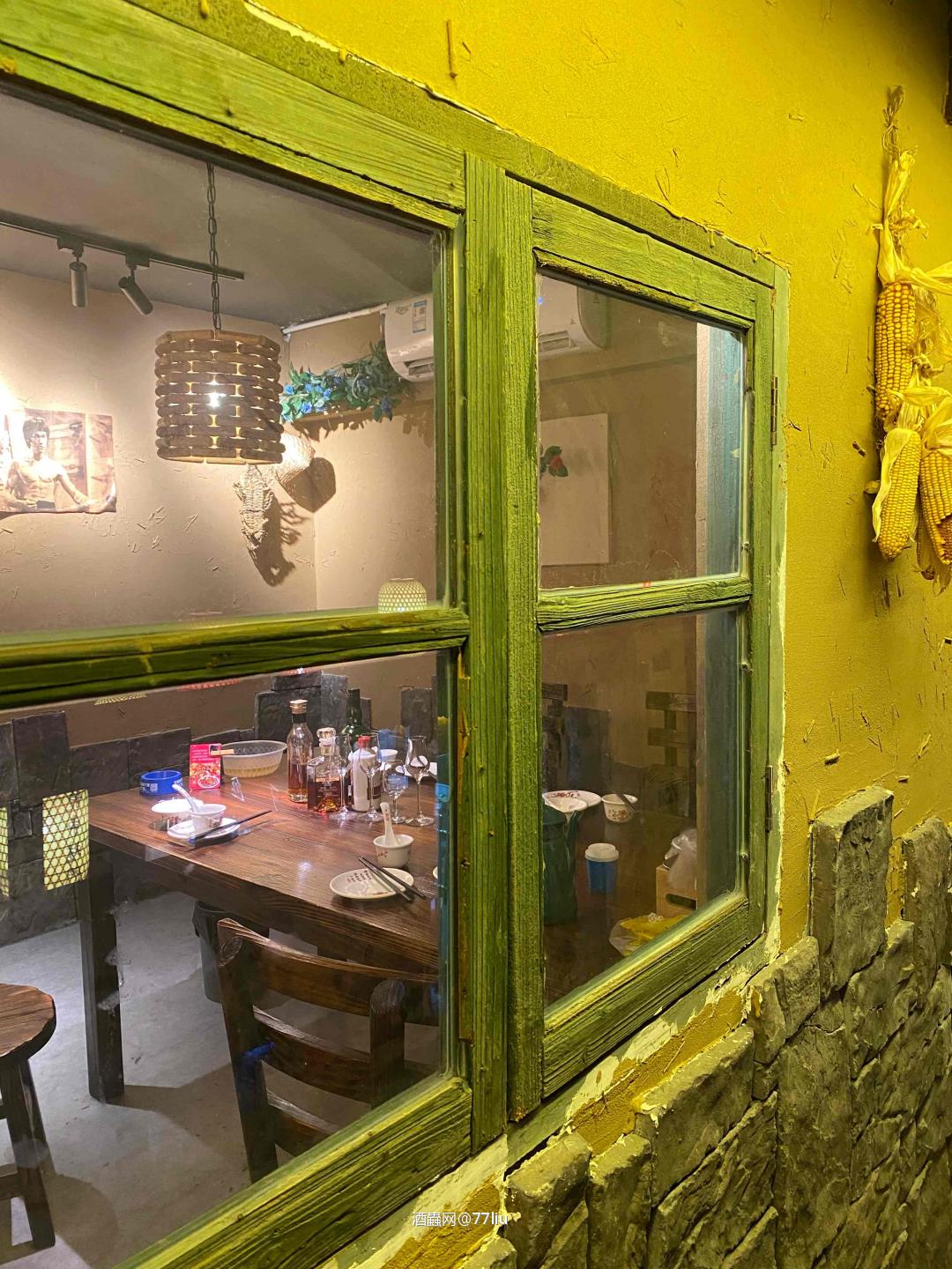 小地方，找了个破房子随便招待一下。<p class='p'/><p class='p'/>大家节日快乐🎆喝起来🍻