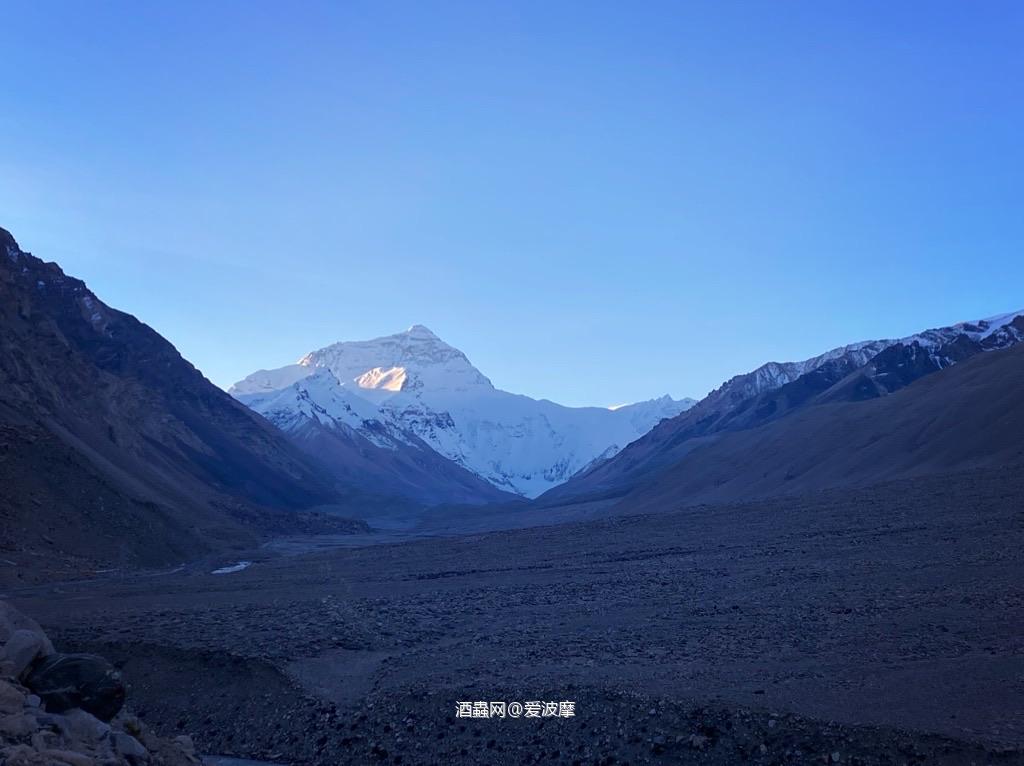 在世界最高峰喝山帝仕